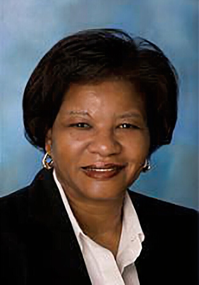 Mrs. Minnie E Lott