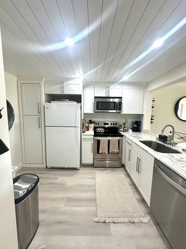 1083 Forest Lakes Dr unit Dan Wood, Naples, FL 34105 - photo 3