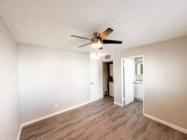 1110 E Highland Ave unit 29, Phoenix, AZ 85014 - photo 6