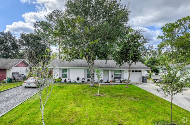 Greater Daytona homes are know for large front yards with caopies of oaks and palms.