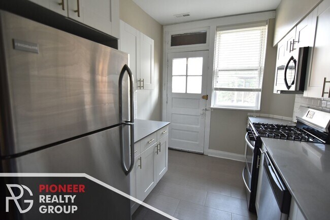 706 W Buckingham Place unit 700 West Grace 710-2, Chicago, IL 60657 - photo 5