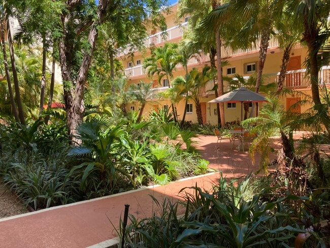 7800 Camino Real unit Village of Kings Cre, Miami, FL 33143 - photo 2