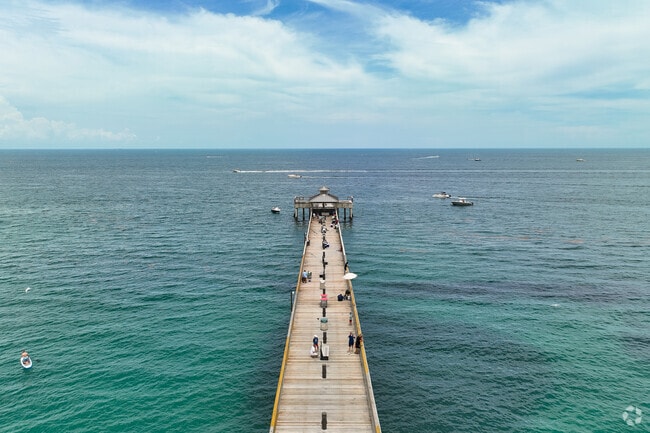 Deerfield Beach has a long fishing pier that the residents love.