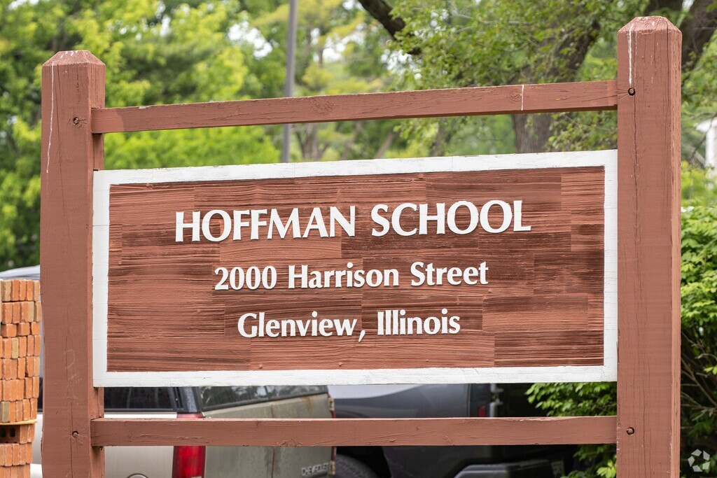 Hoffman Elementary School is located in Glenview, Illinois.