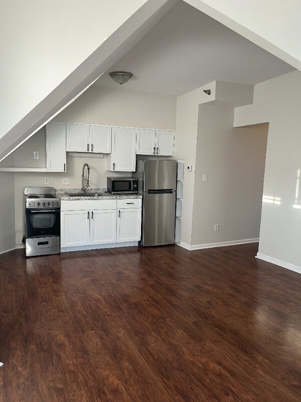 241 E 9th St Unit 8, Indianapolis, IN 46204
