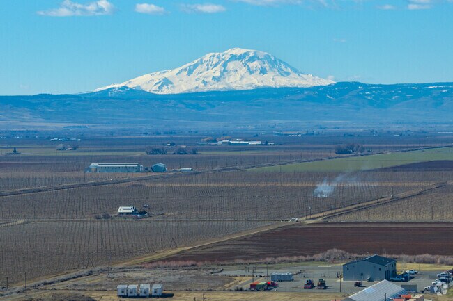 Great views of Mt. Rainier and Mt. Adams can be seen all over the Toppenish area.