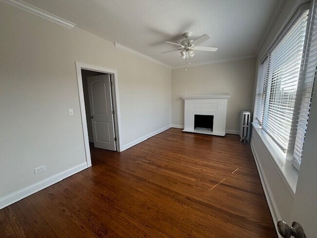1654 W Wallen Ave unit 2, Chicago, IL 60626 - photo 4