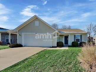 2926 Limber Pine Dr, Whiteland, IN 46184