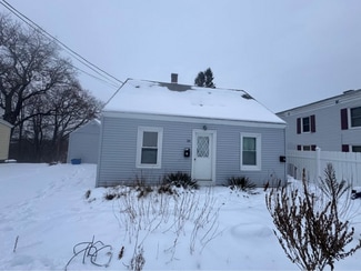 26 7th St, Auburn, ME 04210