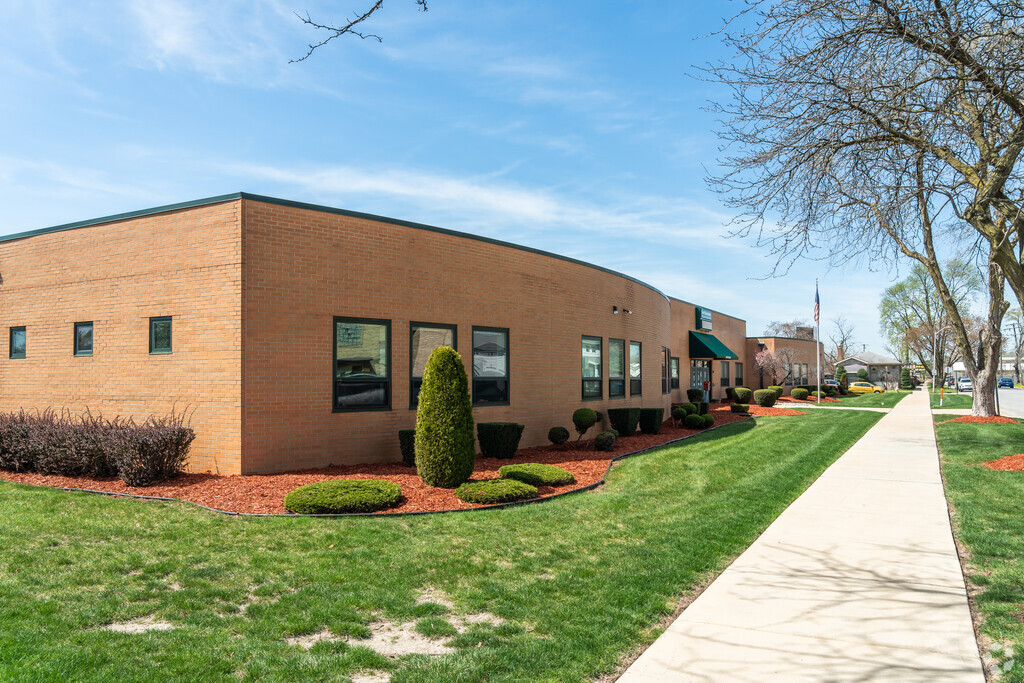 Burr Oak Academy in Calumet Park has an overall B rating on Niche.