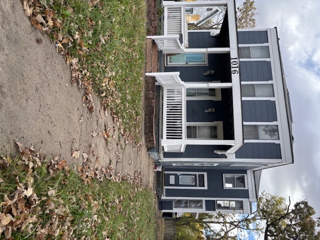 1016 NE Quincy St, Topeka, KS 66608 - photo 1