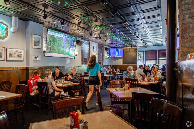 Glenbrook Countryside residents can dine at restaurants in Northborook, like Landmark Inn.