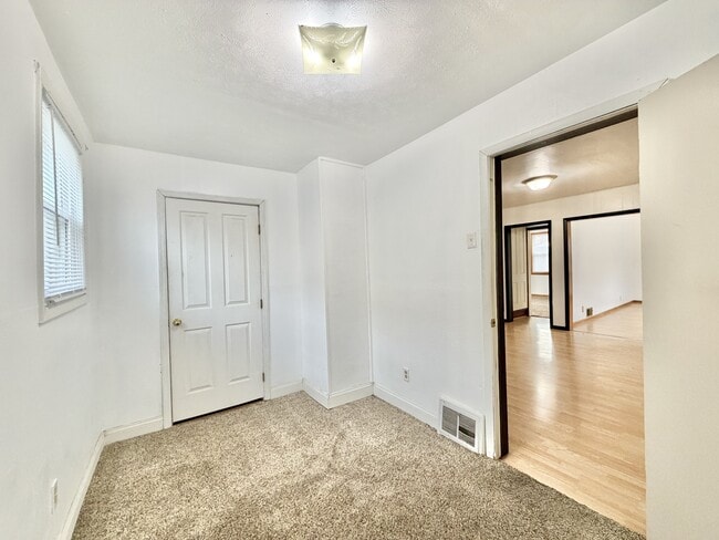 809 Rockport Rd, Janesville, WI 53548 - photo 5