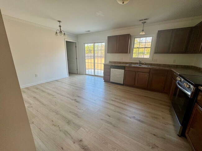 318 Murphy Dr, Jacksonville, NC 28540 - photo 5