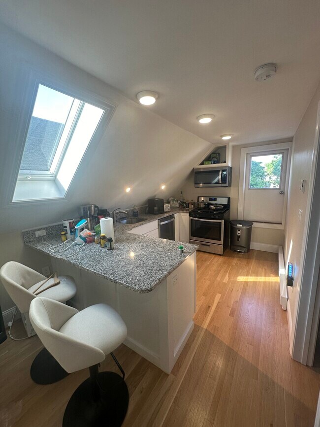 343 Beacon St unit 3, Somerville, MA 02143 - photo 3