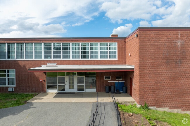 South Middle School is located in the South Braintree neighborhood in Massachusetts.