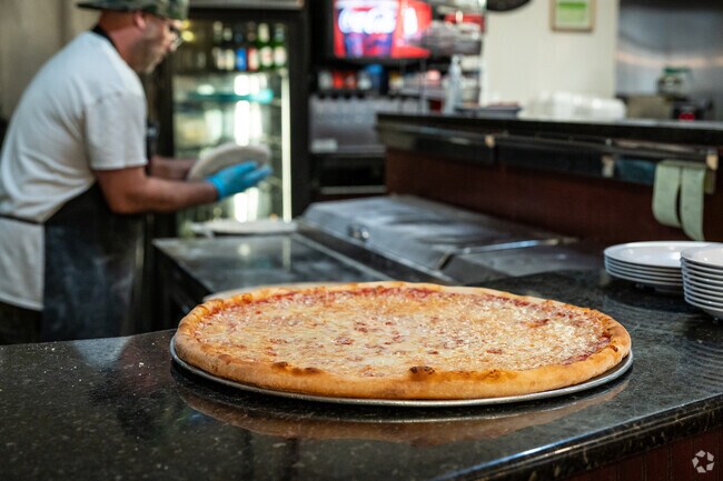 Gabbie's Pizza in The Pavilion is a popular lunch and dinner stop for Hidden Lake families.