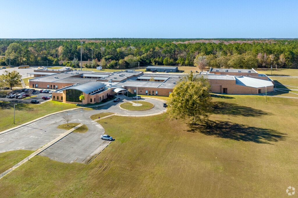 Calhoun County High School prepares students for higher education in Cameron.