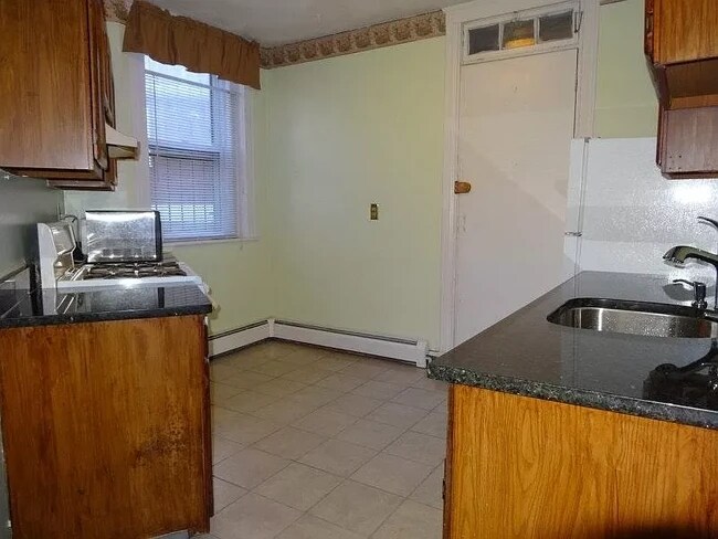 21 Sutherland Rd, Brighton, MA 02135 - photo 4