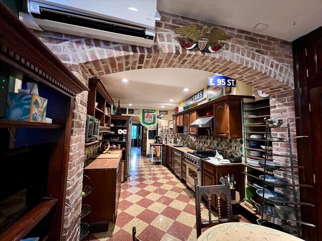 811 Washington St, Brookline, MA 02446 - photo 2