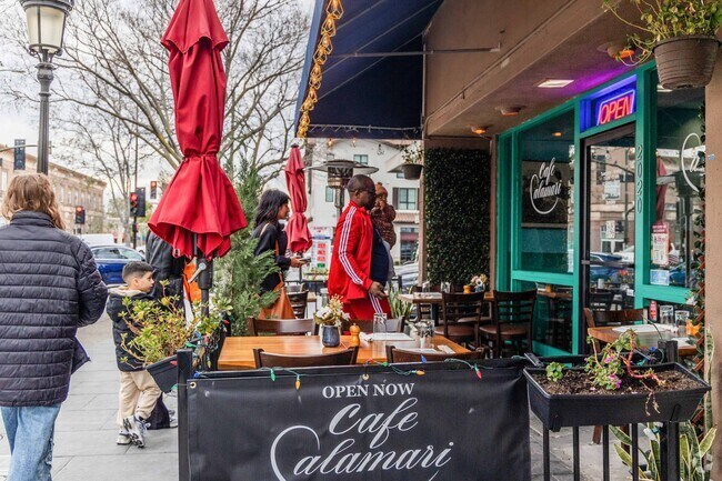 Cafe Calamari offers delicious breakfast options near Dunsmuir.