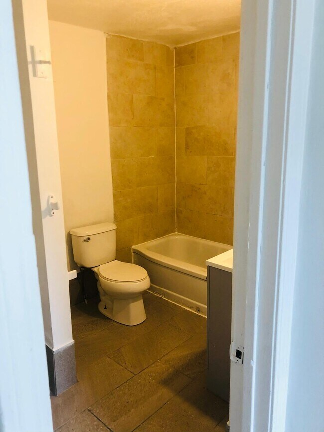 5 Lafayette St unit 5a, Rochester, NH 03867 - photo 5