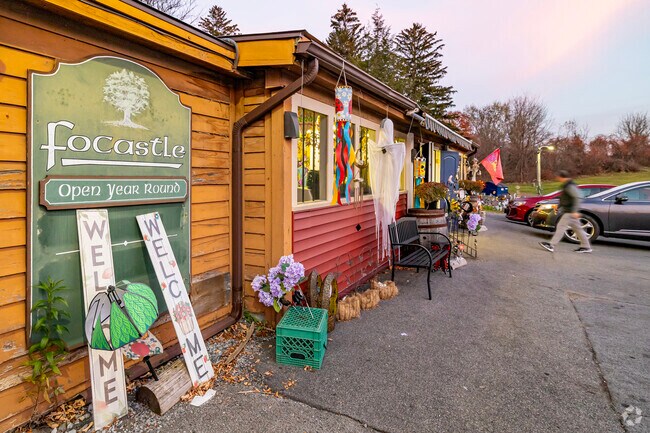 Fo’Castle Farm Country Store is a fourth-generation family bakery and country store in Ballston.