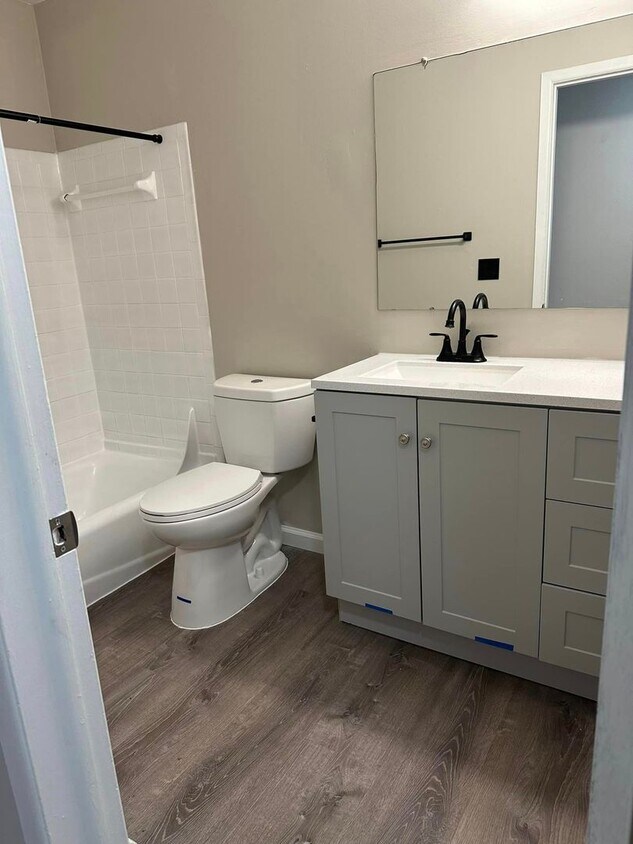 Warren Manor 21516 Dequindre Rd, Warren, MI