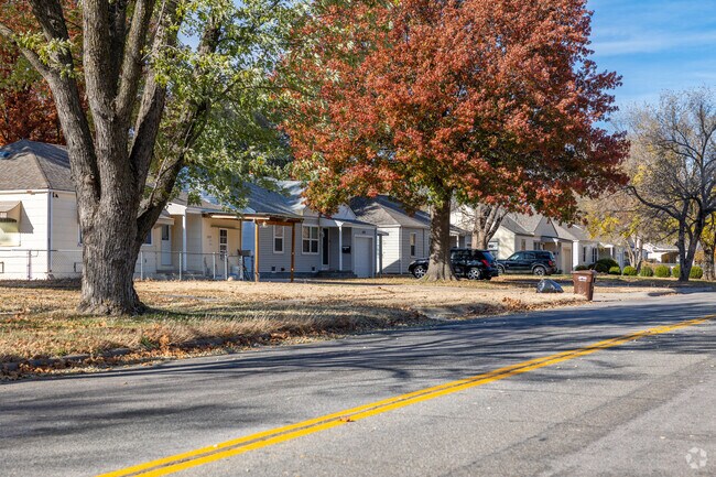 A few of the East Mt Vernon homes boarder East Mt. Vernon St.