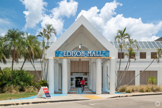 Those needing to rent a car or do some shopping will find Edison Mall just down the road from Pine Manor.