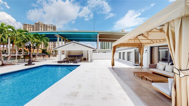 19140 N Bay Rd, Sunny Isles Beach, FL 33160 - photo 7