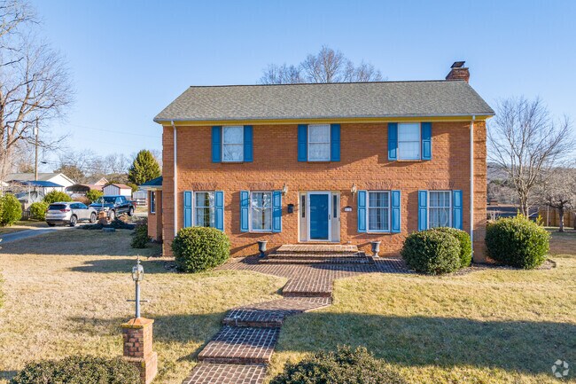 Homes in Radford feature large front yards.