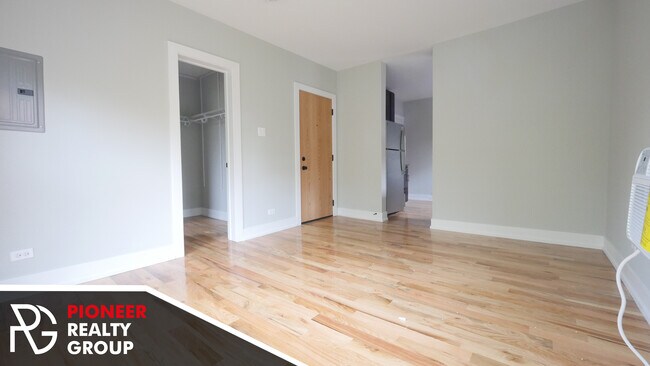 907 W George St unit 3, Chicago, IL 60657 - photo 4