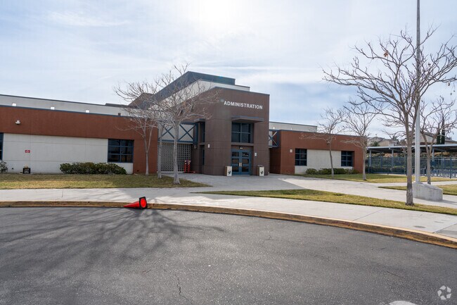 The student-teacher ratio at Barrel Springs Elementary is 25:1.