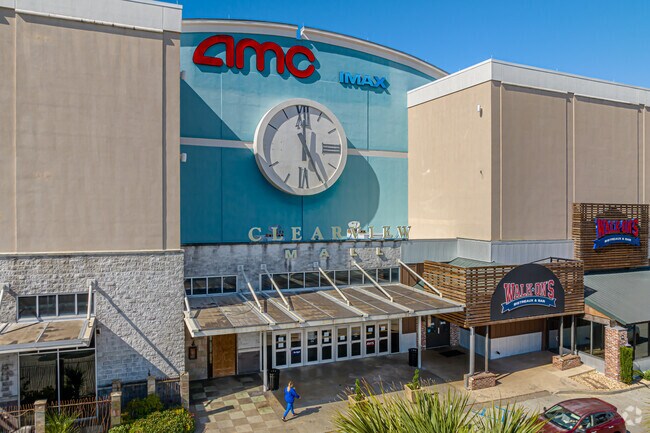 Clearview Mall offers many options for food and entertainment in New Metairie North.