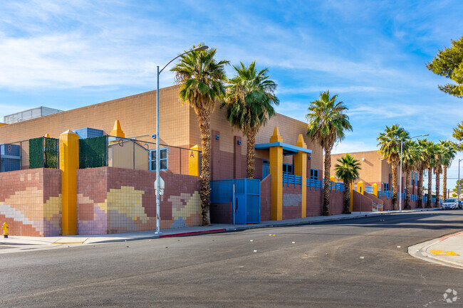 Howard E Hollingsworth Elementary School Photo 1