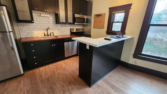 1634 NW Everett St unit 202, Portland, OR 97209 - photo 7