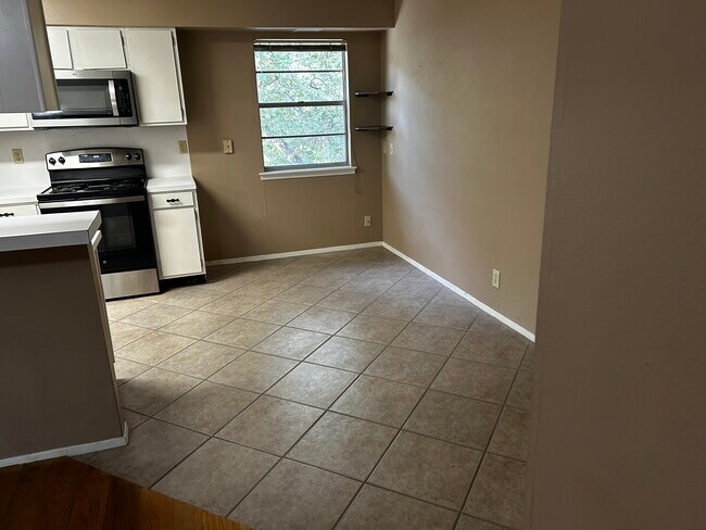 202 E 45th St unit 307, Austin, TX 78751 - photo 5