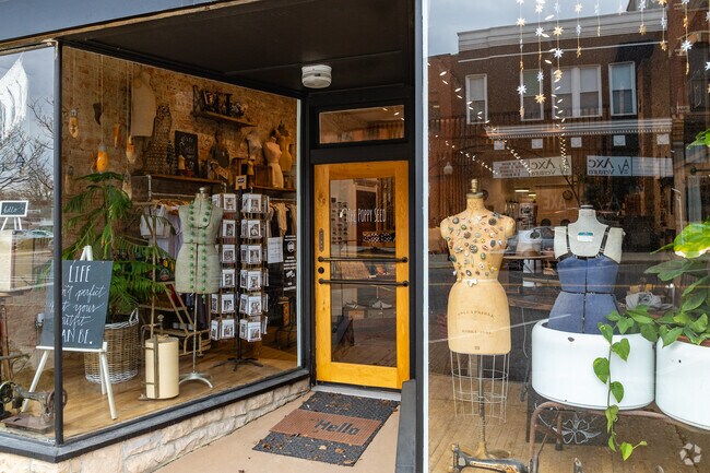 The Poppy Seed is a small boutique in Bellefontaine, Ohio offering women's clothing, accessories, home decor, and gifts, plus salon services.