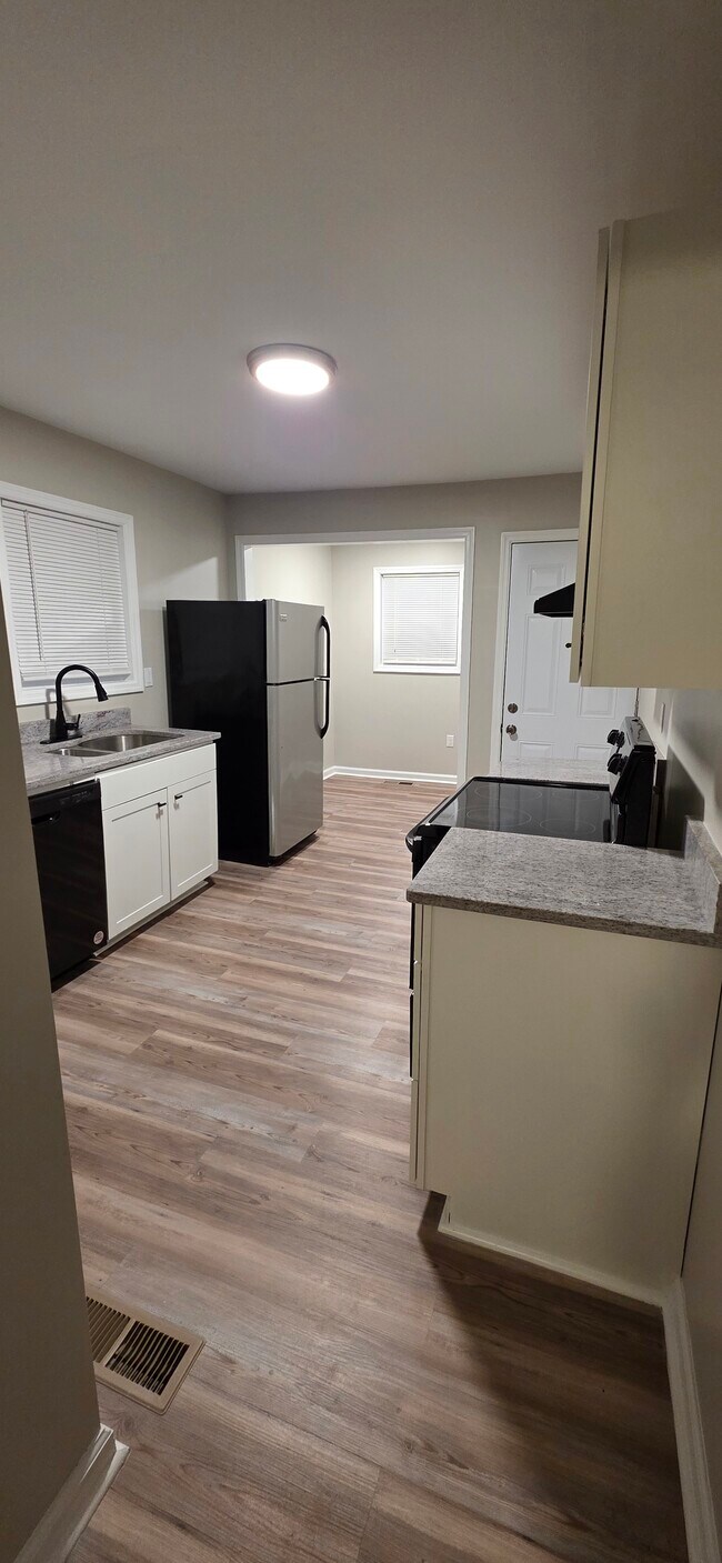 122 Sheppard St unit 122, Thomasville, NC 27360 - photo 5