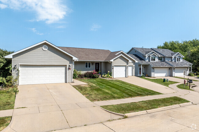 Duplexes can be found on the north side of Ty N Cae.