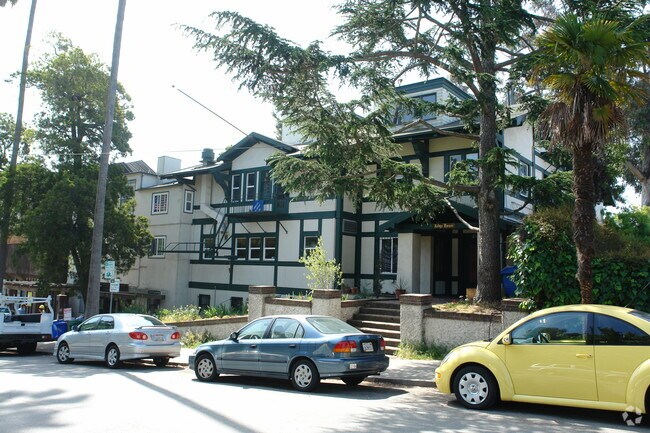 Casa Zimbabwe, Berkeley, CA 94709 - photo 2