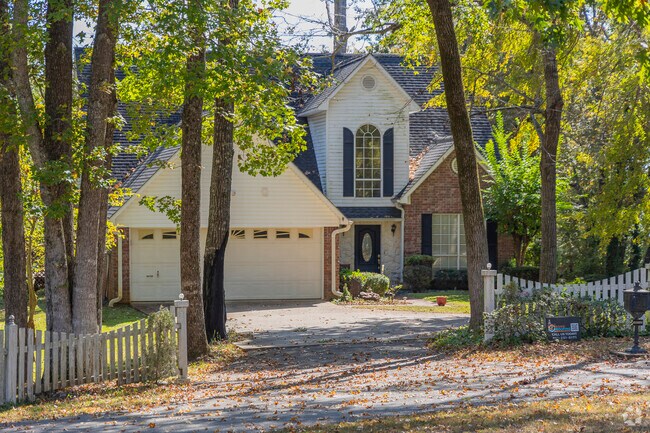 There are many colonial revival brick buildings in The Villages.