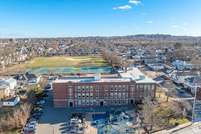 Montclair Elementary School: Nurturing young minds in the community.