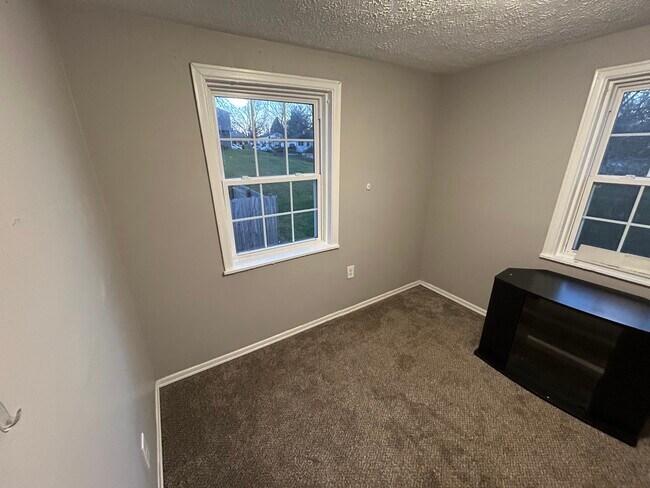 310 W Pike St unit Upper Floor, Morrow, OH 45152 - photo 6