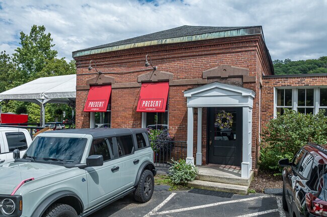 Present Company is your destination in Tariffville for fine dining.