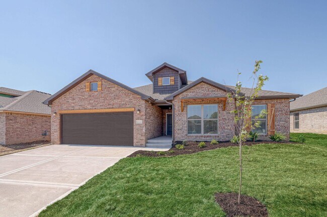 8515 Pickering St, Lenexa, KS 66227 - photo 3