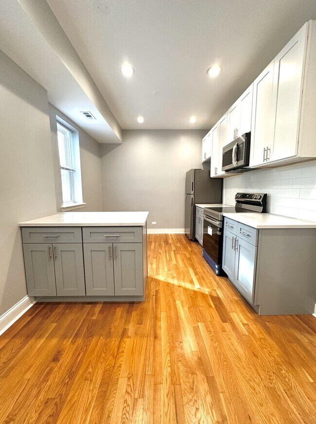 4450 N Sheridan Rd, Chicago, IL 60640