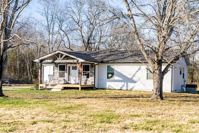 You can find several ranch style homes in the Cottontown neighborhood.