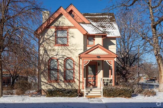 Victorian-style homes in North Aurora showcase 19th-century architectural trends.